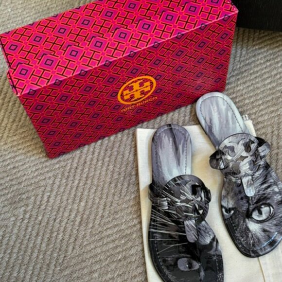 Tory Burch Miller Printed Patent Sandal Cat Portrait Grey Gray - Picture 12 of 15